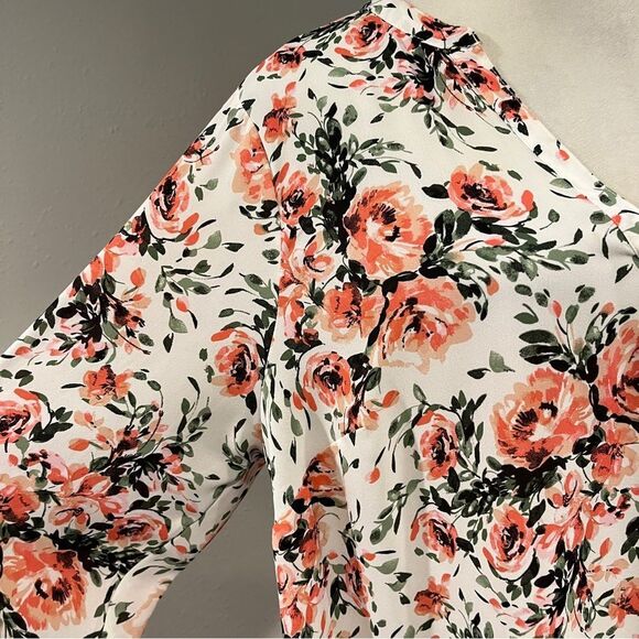 Torrid Floral long sleeve loose fit V-Neck Blouse size large - Picture 4 of 13